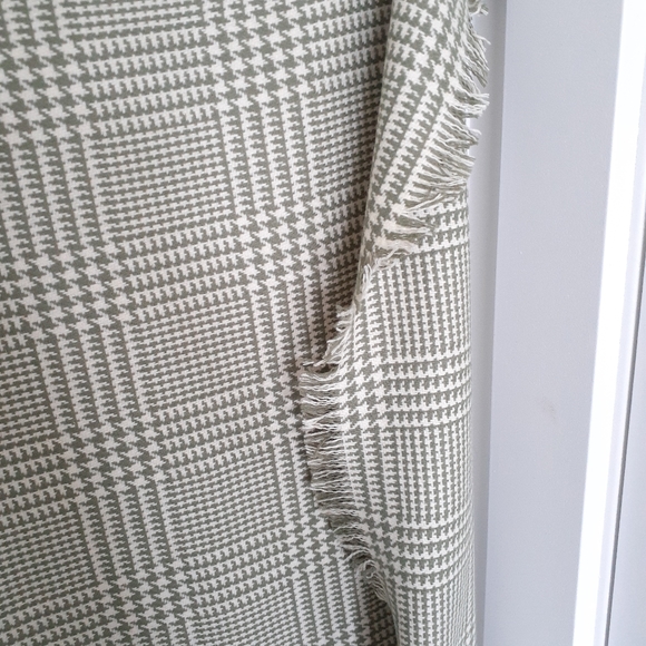 Throw - Picture 6 of 6